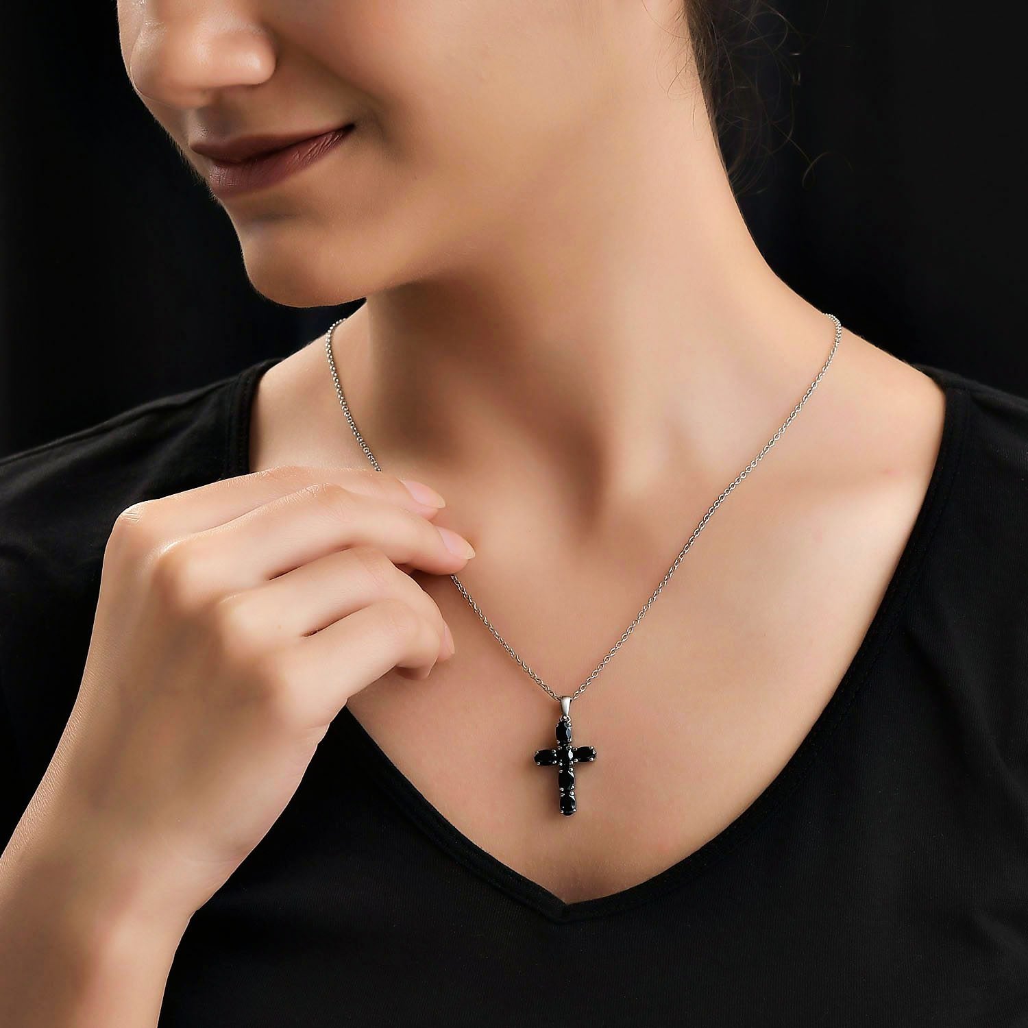 Schwarzer Spinell Kreuz-Anhänger, Edelstahl ca. 3,42 ct