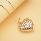 Weißer Kristall Anhänger mit Kette, goldfarben
