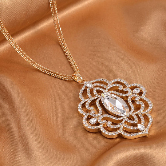 Weißer Kristall-Anhänger mit Kette, goldfarben