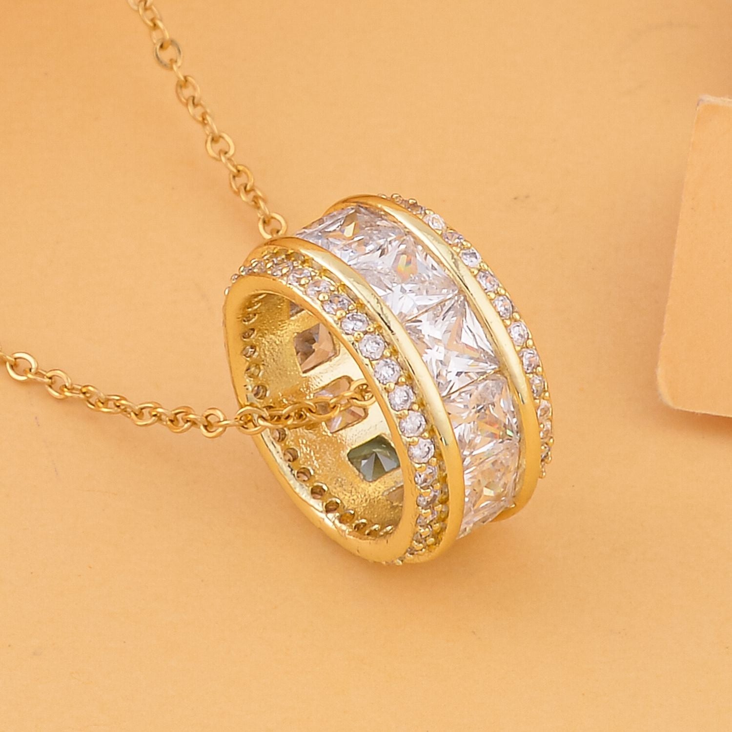 Weißer Zirkonia-Anhänger mit Kette, Messing, ca. 2.50 ct