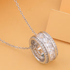 Weißer Zirkonia-Anhänger mit Kette, Messing, ca. 2.50 ct