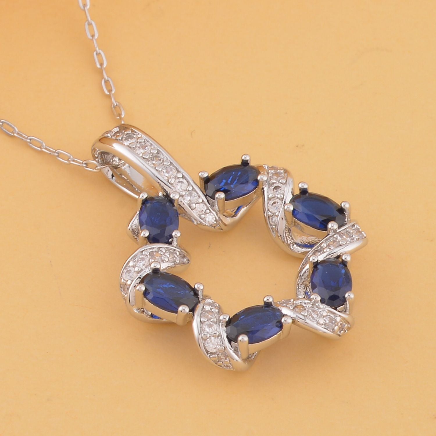 Blauer und weißer Zirkonia Anhänger mit Kette im Set, Messing