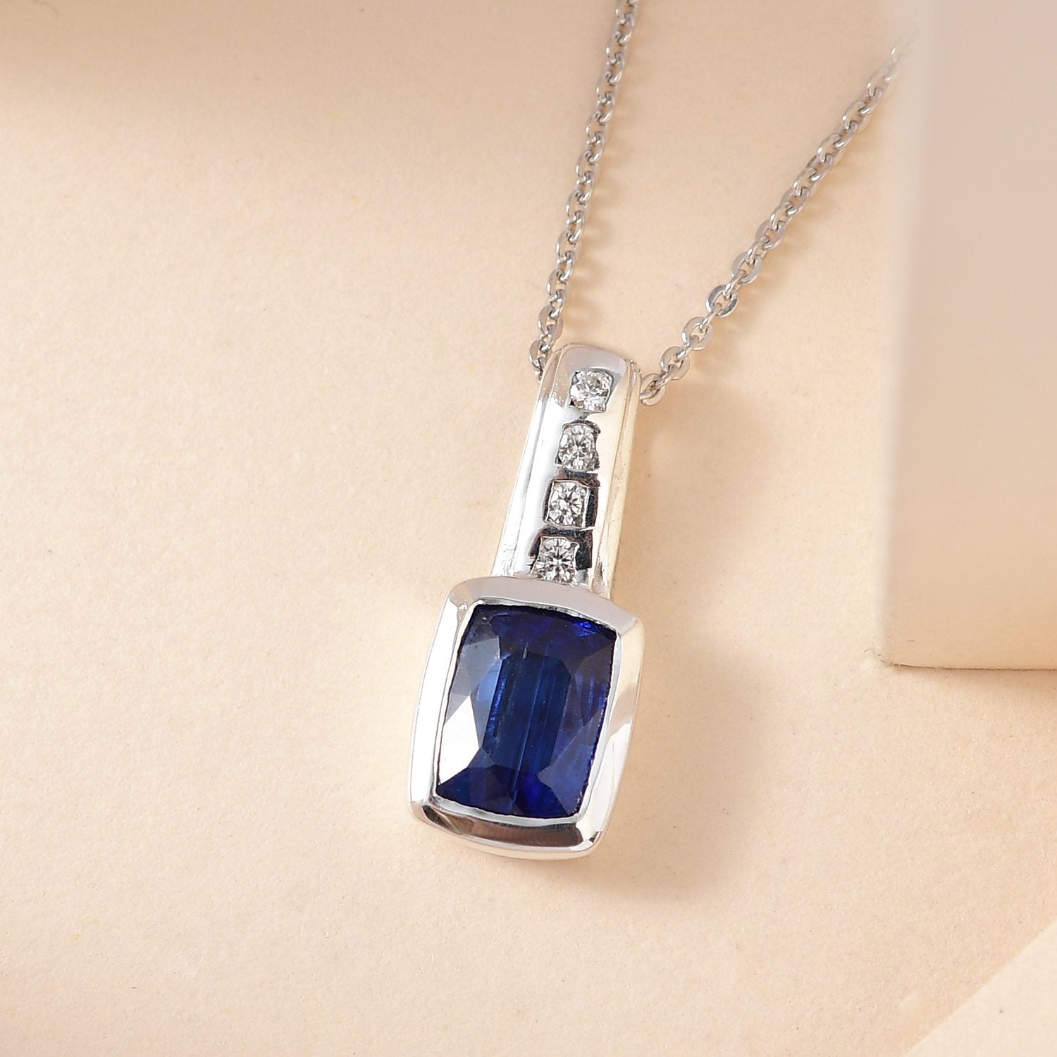 Kaschmir Kyanit, weißer Zirkon Anhänger mit Kette, 925 Silber platiniert ca. 1.71 ct
