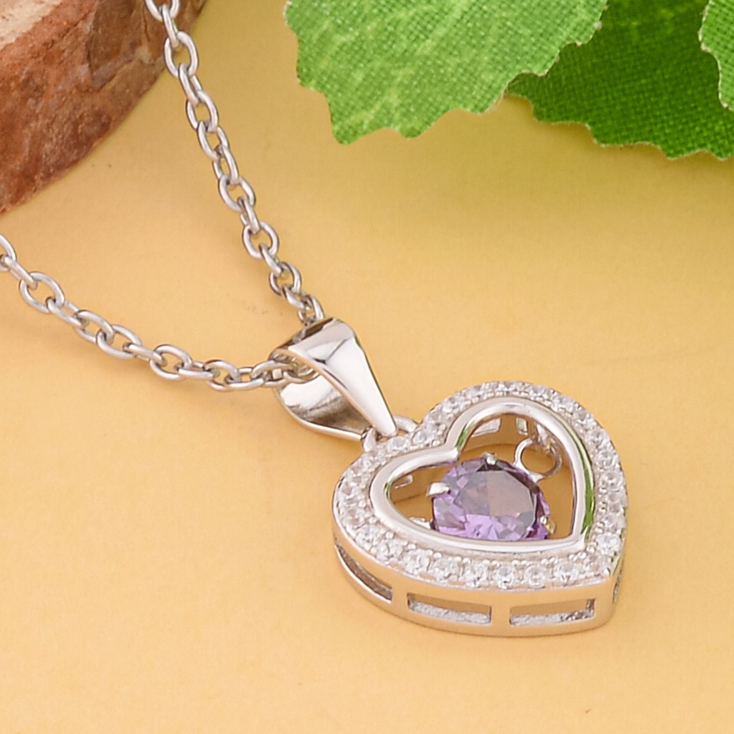 Lila und weißer Zirkonia im herzförmigem Anhänger mit Kette, 925 Silber rhodiniert und Edelstahl, ca. 1.02 ct