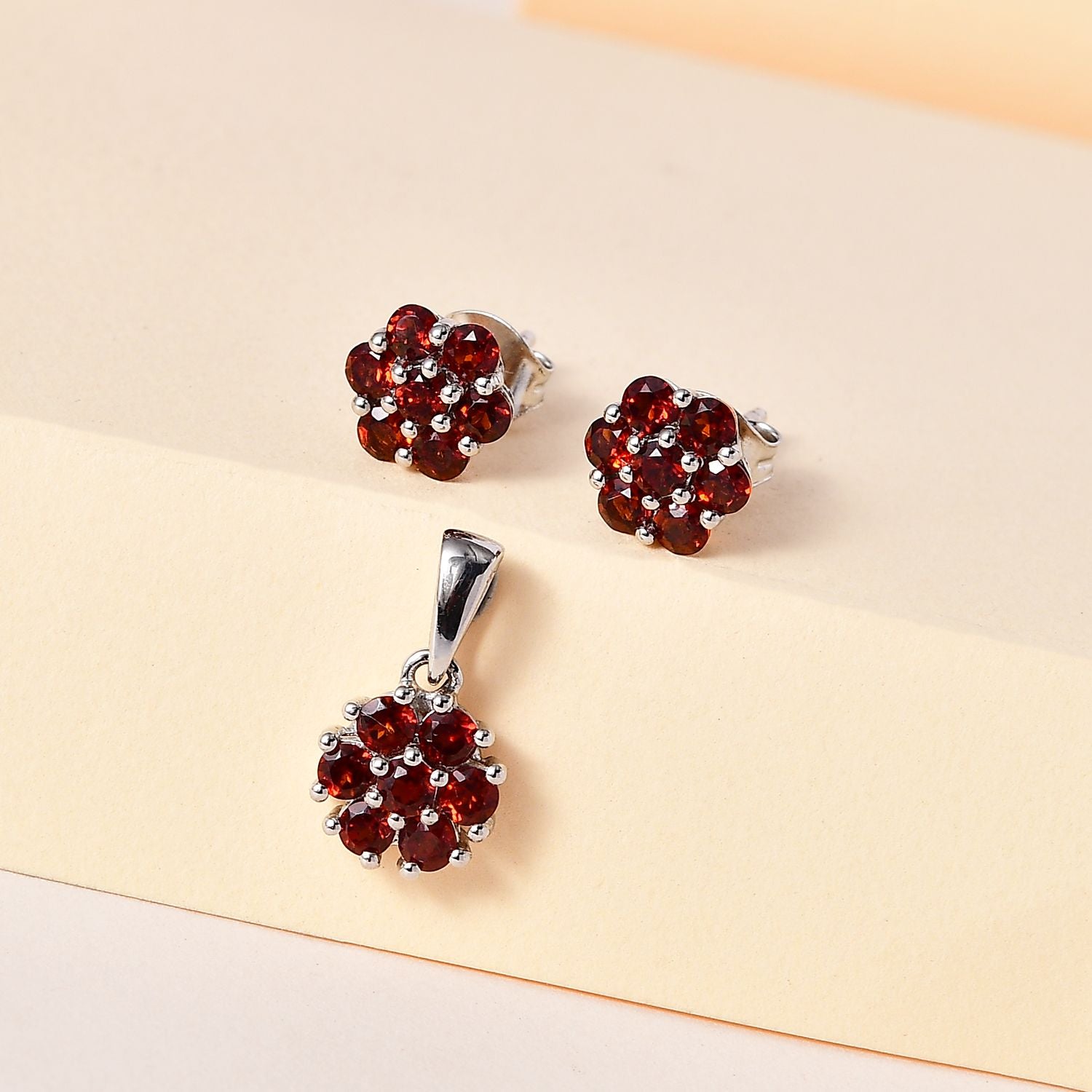 2er Set - Natürlicher Mosambik Granat Anhänger und Ohrringe, 925 Silber platiniert ca. 2.94 ct