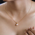Natürlicher, äthiopischer Welo Opal, weißer Zirkon Anhänger mit Kette, 925 Silber Gelbgold Vermeil ca. 1.32 ct