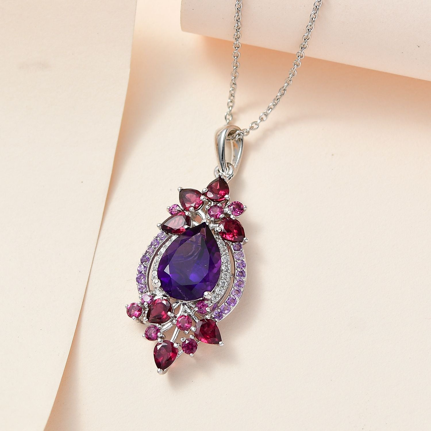 AA Afrikanischer Amethyst, Rhodolith Granat Anhänger mit Kette, 925 Silber platiniert ca. 9.19 ct