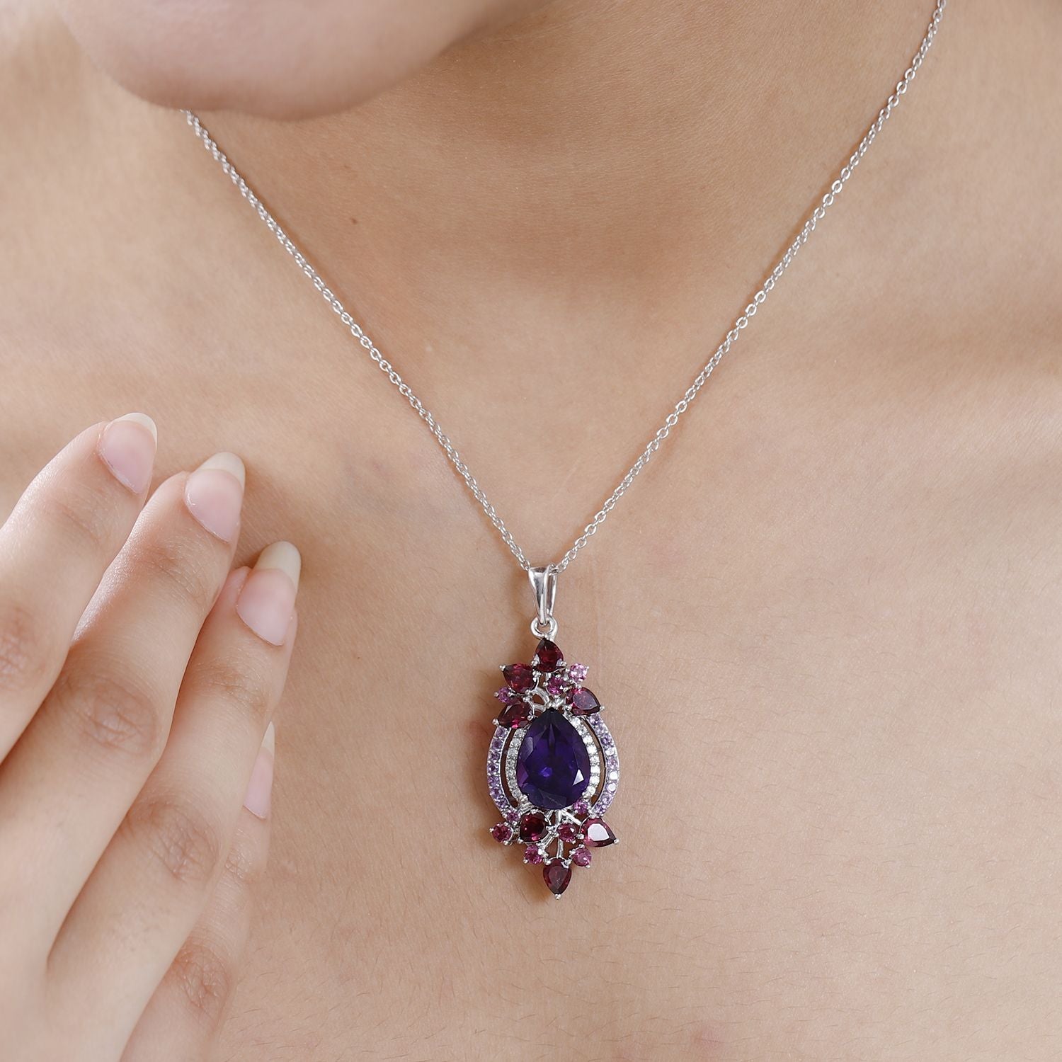 AA Afrikanischer Amethyst, Rhodolith Granat Anhänger mit Kette, 925 Silber platiniert ca. 9.19 ct