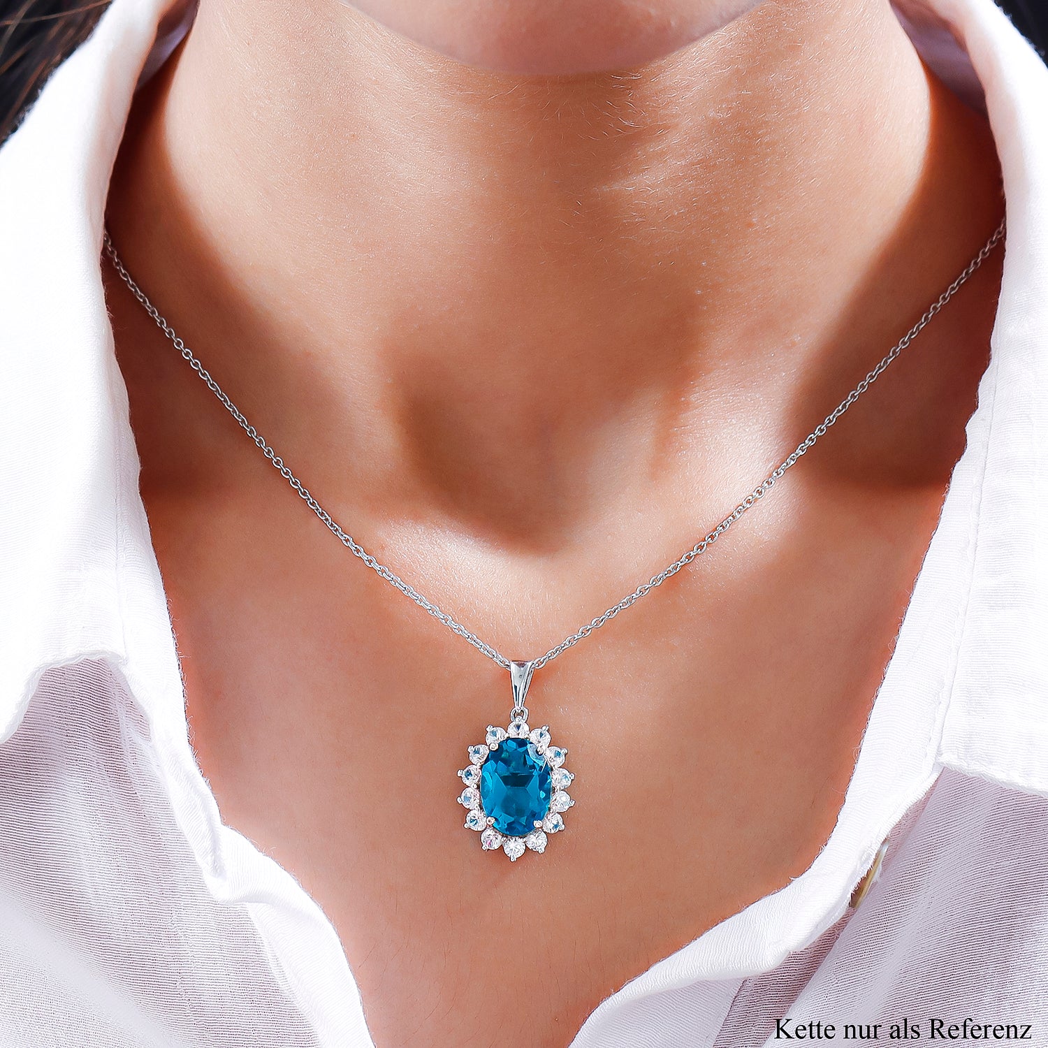 Capri-Blau Triplette Quarz und weißer Zirkon-Anhänger mit Kette, ca. 8.92 ct