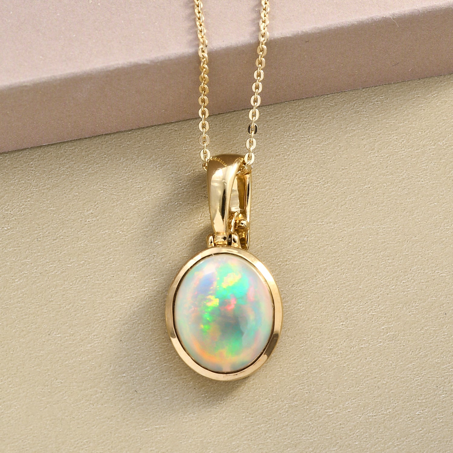 Natürlicher, äthiopischer Opal-Anhänger mit Kette, 925 Silber Gelbgold Vermeil ca. 2.88 ct
