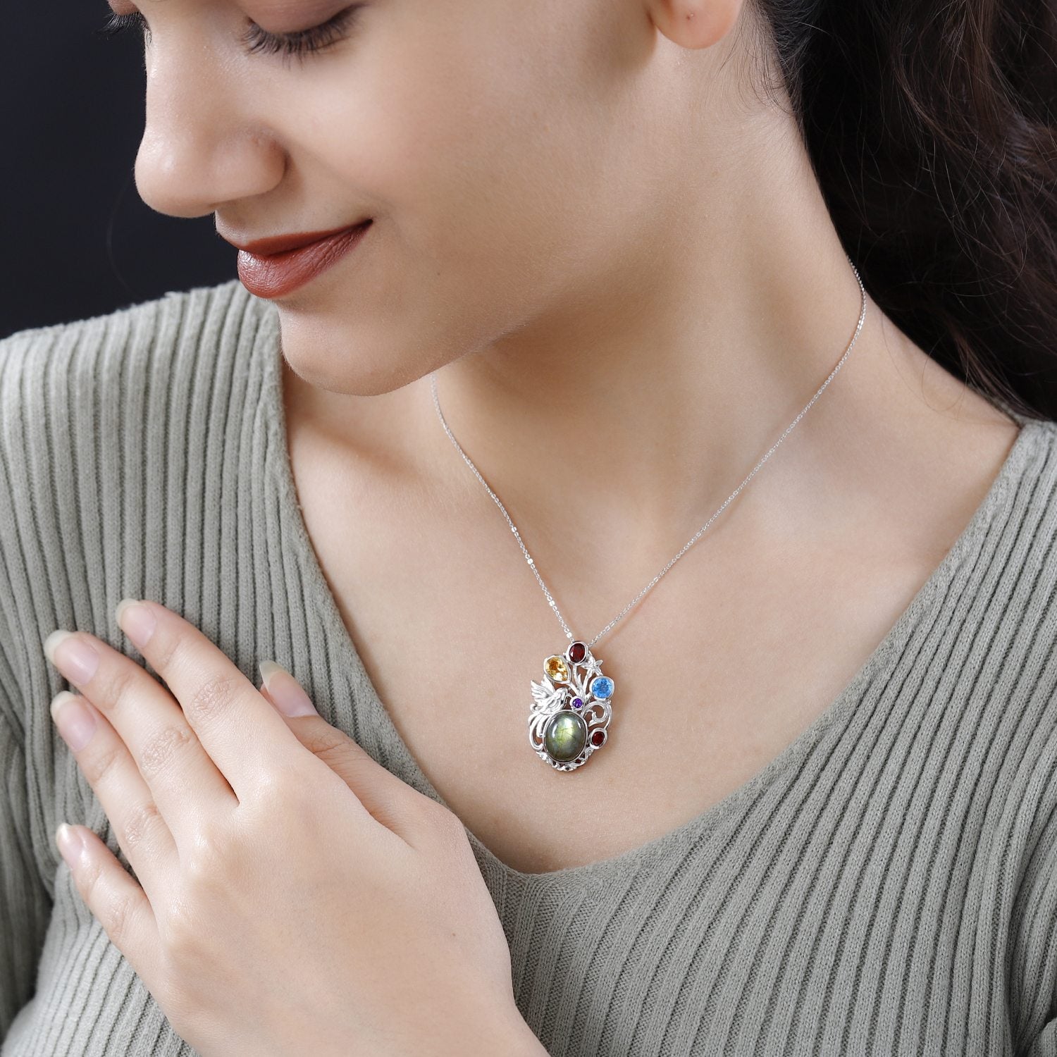 Labradorit und mehrfarbiger Edelstein-Anhänger mit Kette,  925 Silber platiniert ca. 8.05 ct