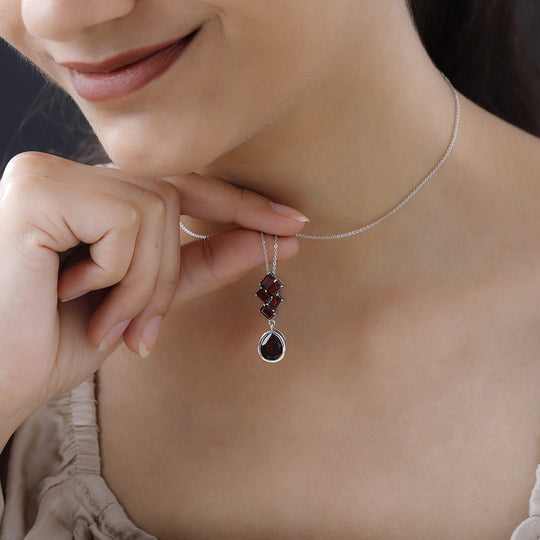 Natürlicher Mosambik Granat Anhänger mit Kette, 925 Silber platiniert ca. 4.37 ct