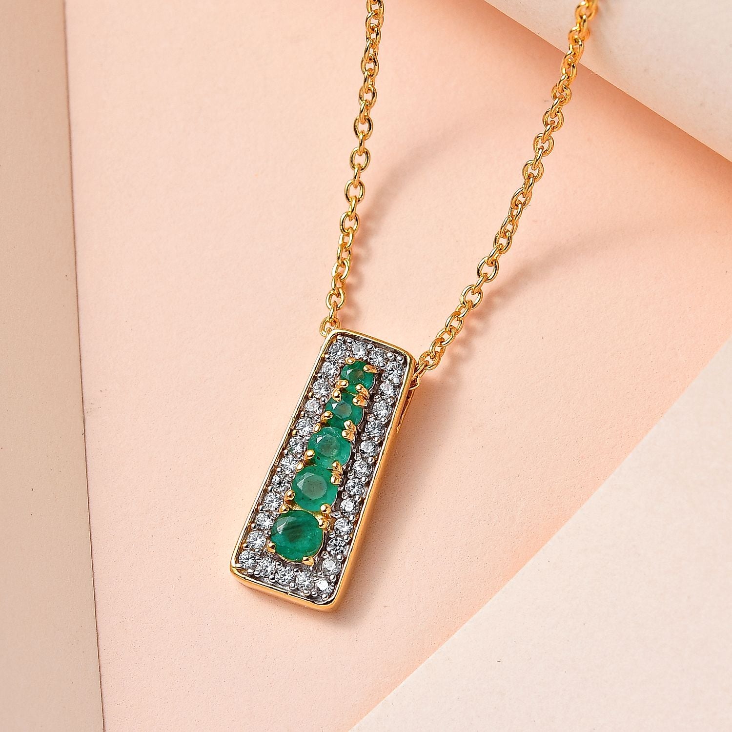 Kagem Sambischer Smaragd Anhänger mit Kette, 925 Silber vergoldet ca. 1.01 ct