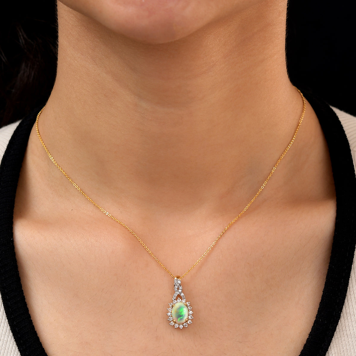 Natürlicher, äthiopischer Opal und weißer Zirkon-Anhänger mit Kette, Silber ca. 1,82 ct