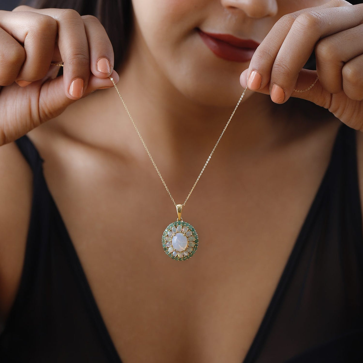 Natürliche, äthiopische Opal, Sambischer Smaragd Anhänger mit Kette, 925 Silber Gelbgold Vermeil, ca. 5.24 ct