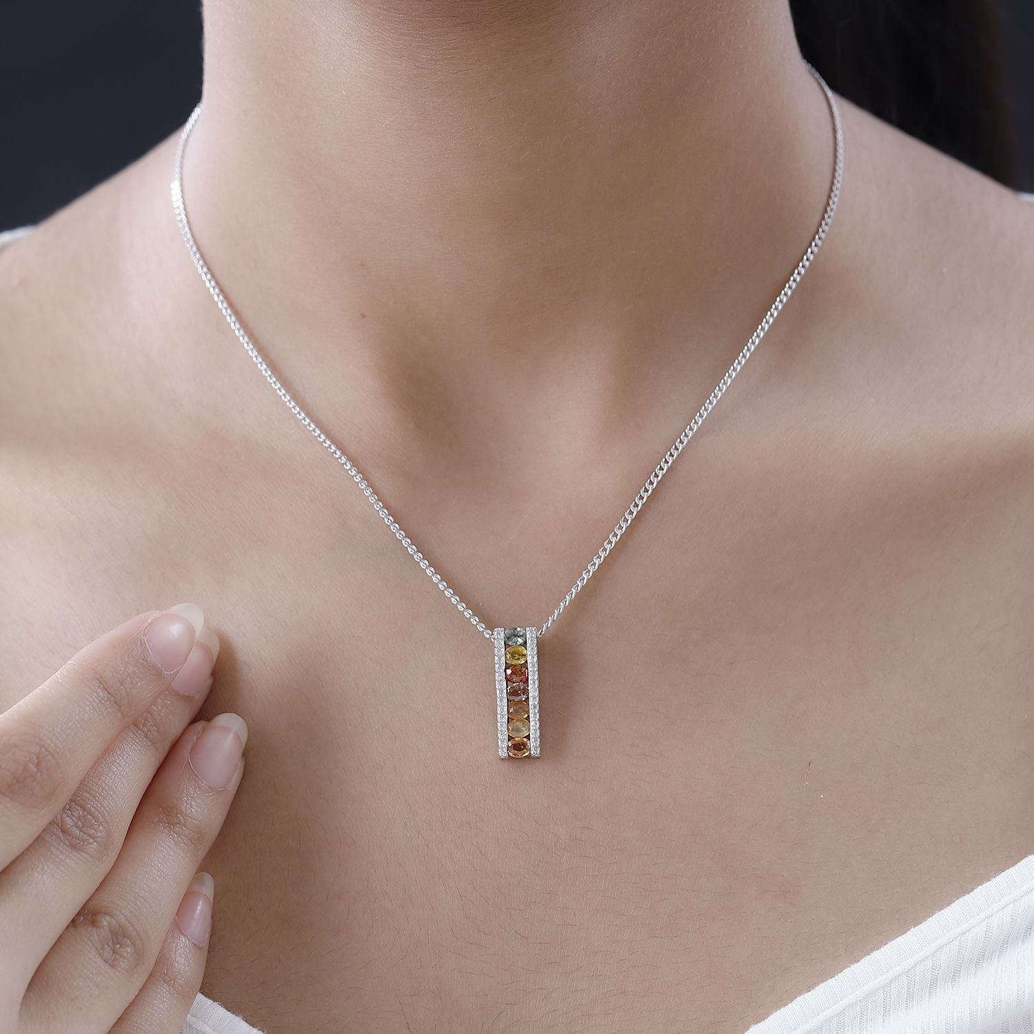 AA Mehrfarbige Saphir, Weißer Zirkon Anhänger mit Kette, 925 Silber platiniert ca. 2.07 ct