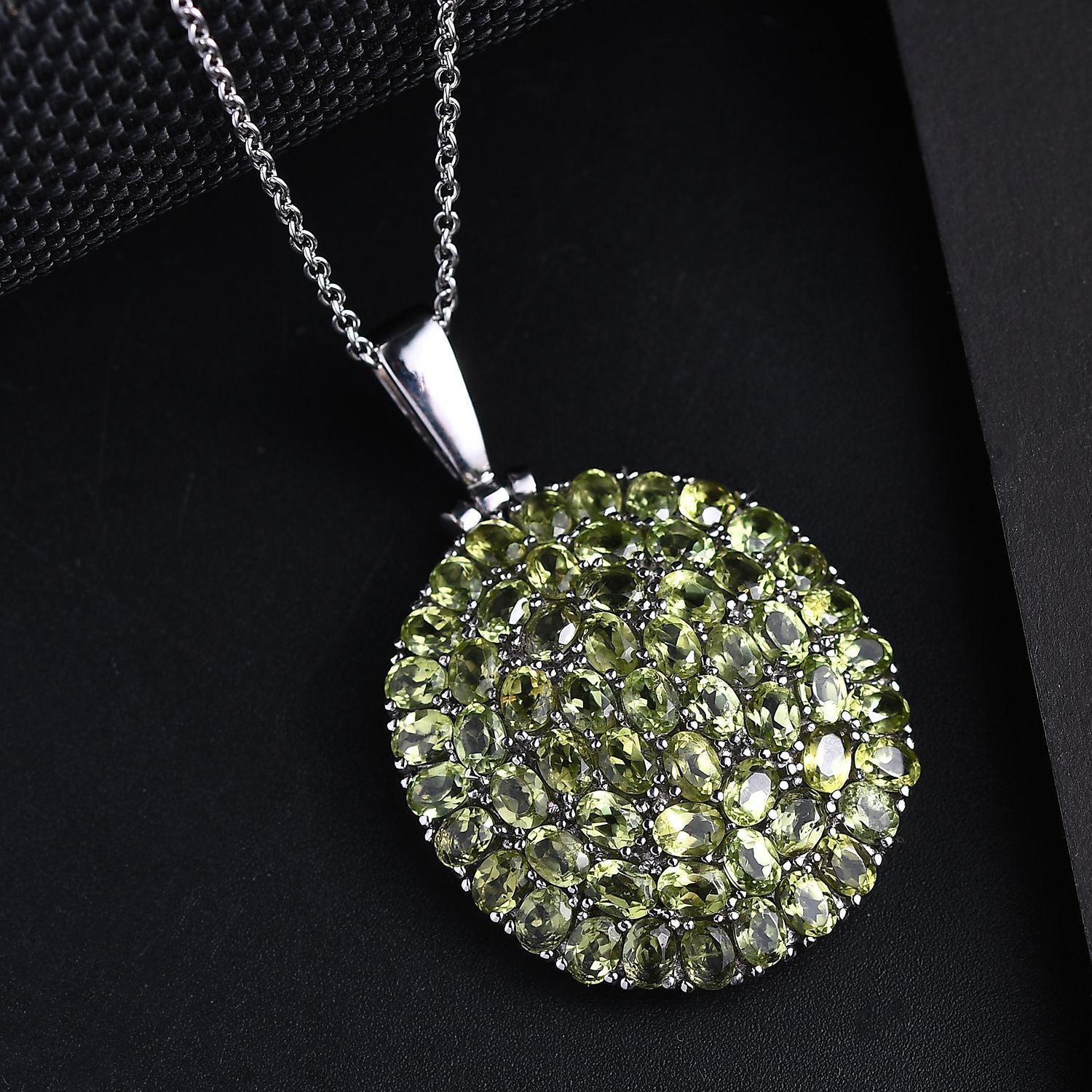 Natürlicher Peridot Anhänger mit Kette ca. 50 cm, 316L Edelstahl ca. 9.44 ct