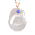 Weiße Keshi Perle, Blauer Opal Schmuckset Messing und Edelstahl IP Rosa Plattierung