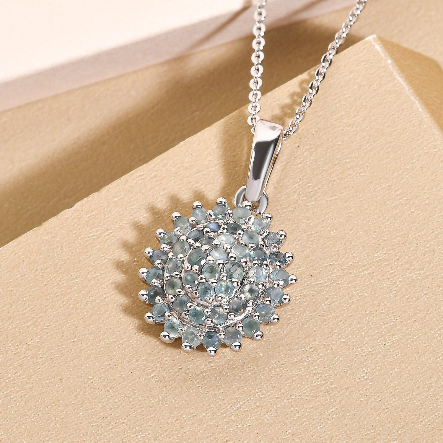 Alexandrit-Anhänger mit Kette, ca. 50 cm, 925 Silber platiniert, ca. 0.81 ct