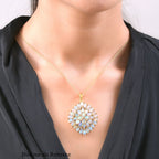 Natürlicher, äthiopischer Welo Opal und weißer Zirkon-Anhänger mit Kette, 925 Silber vergoldet ca. 9.01 ct