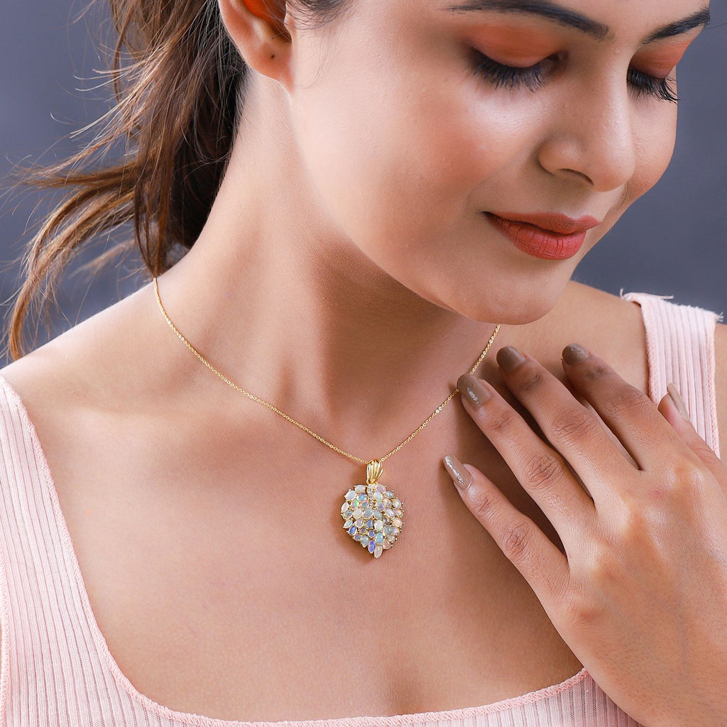 Natürlicher, äthiopischer Welo Opal Anhänger mit Kette, 925 Silber Gelbgold Vermeil ca. 4.14 ct