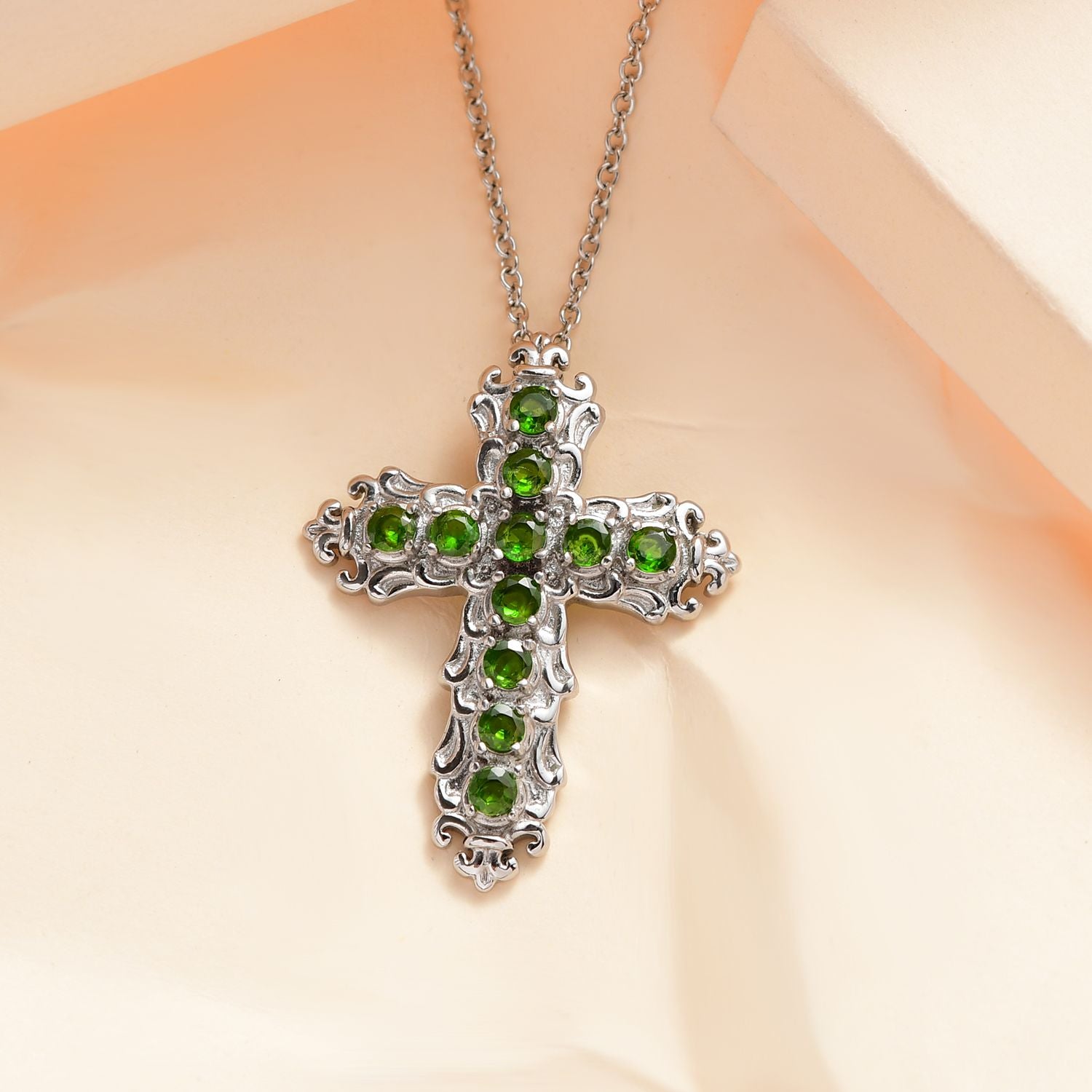 Natürlicher Chromdiopsid Kreuz-Anhänger mit Kette, Edelstahl ca. 1.25 ct