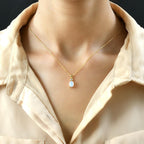 Natürlicher, äthiopischer Welo Opal und weißer Zirkon Anhänger mit Kette, 925 Silber vergoldet ca. 0.94 ct