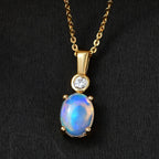 Natürlicher, äthiopischer Welo Opal und weißer Zirkon Anhänger mit Kette, 925 Silber vergoldet ca. 0.94 ct