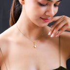 Natürlicher, äthiopischer Welo Opal Anhänger mit Kette, 925 Silber vergoldet ca. 0.85 ct