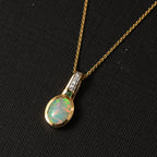 D joy Natürlicher, äthiopischer Welo Opal, Smaragd Anhänger mit Kette, 925 Silber 750 Gelbgold Vermeil ca. 1.32 ct
