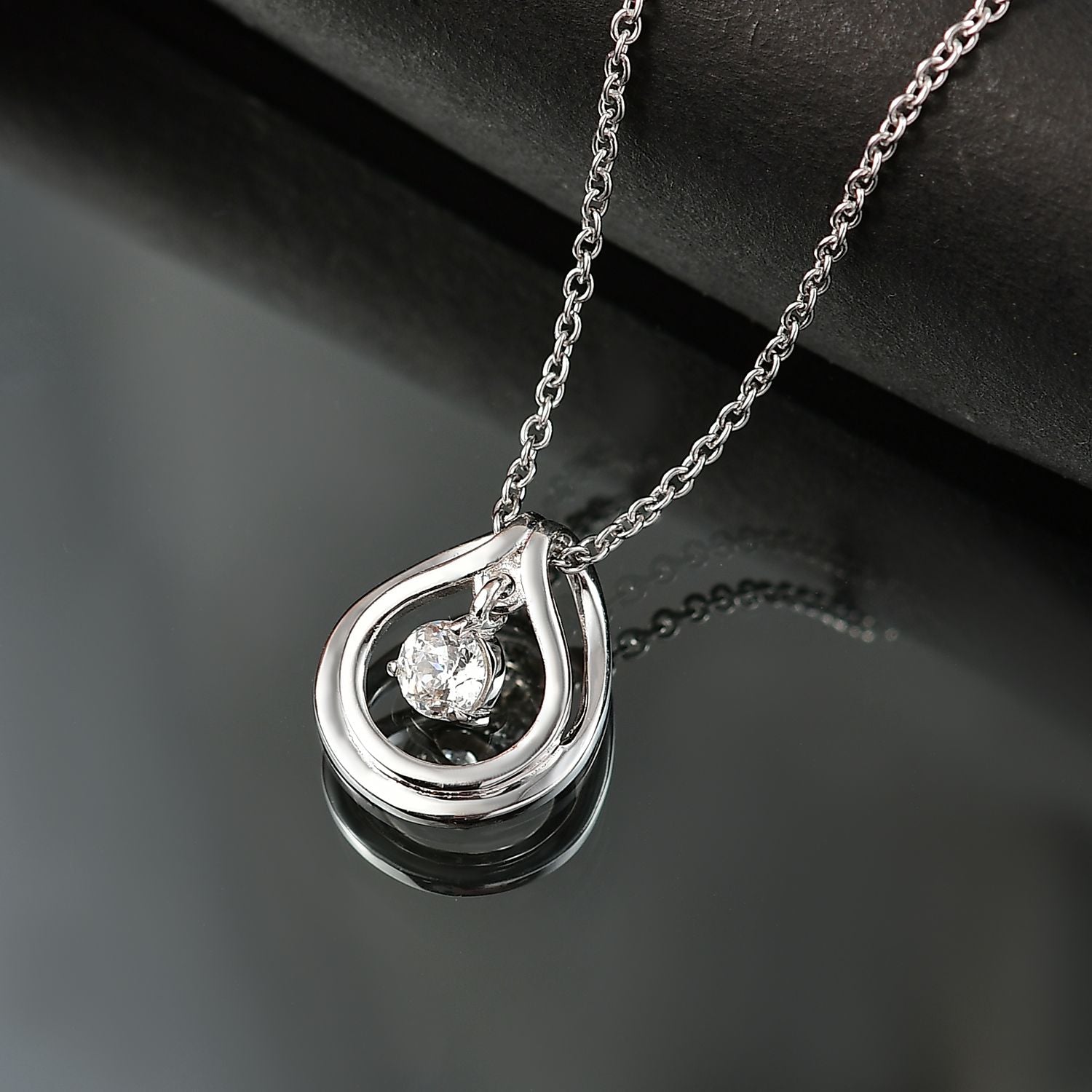 J Francis gefertigt mit SWAROVSKI Zirkonia Anhänger mit Kette ca. 50 cm, Messing und Reiner Edelstahl