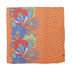 LA MAREY Signature - Seiden-Foulard aus 100% Maulbeerseide und Schmetterling-Seidenbrokat-Brosche, 110x110 cm, Safranorange