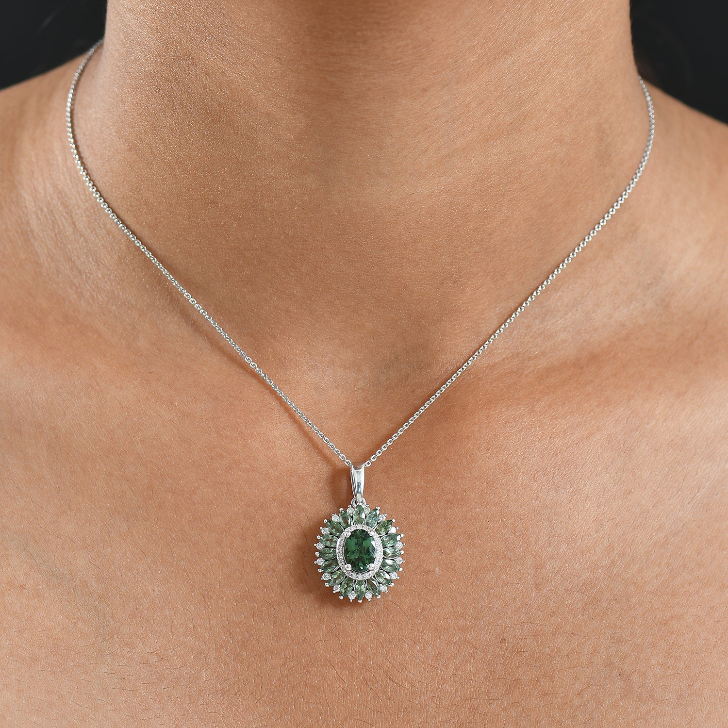 AA Grüner Apatit Schmuckset ca. 50 cm 925 Silber Rhodiniert ca. 2,91 ct.