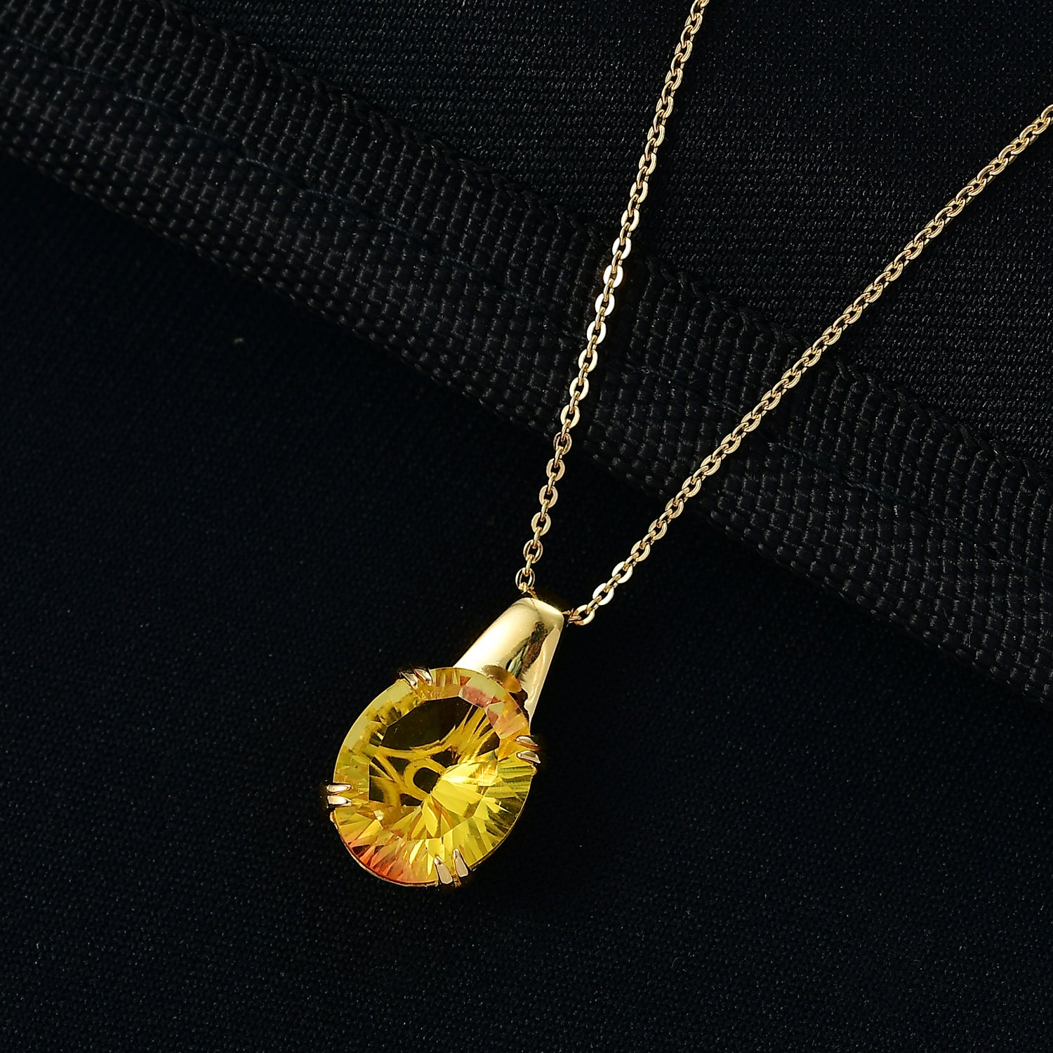 D'Joy - Lichkranz-Design Sphaleros Quarz Anhänger mit Kette, ca. 50 cm 925 Silber 750 Gelb Vergoldet ca. 5.19 ct