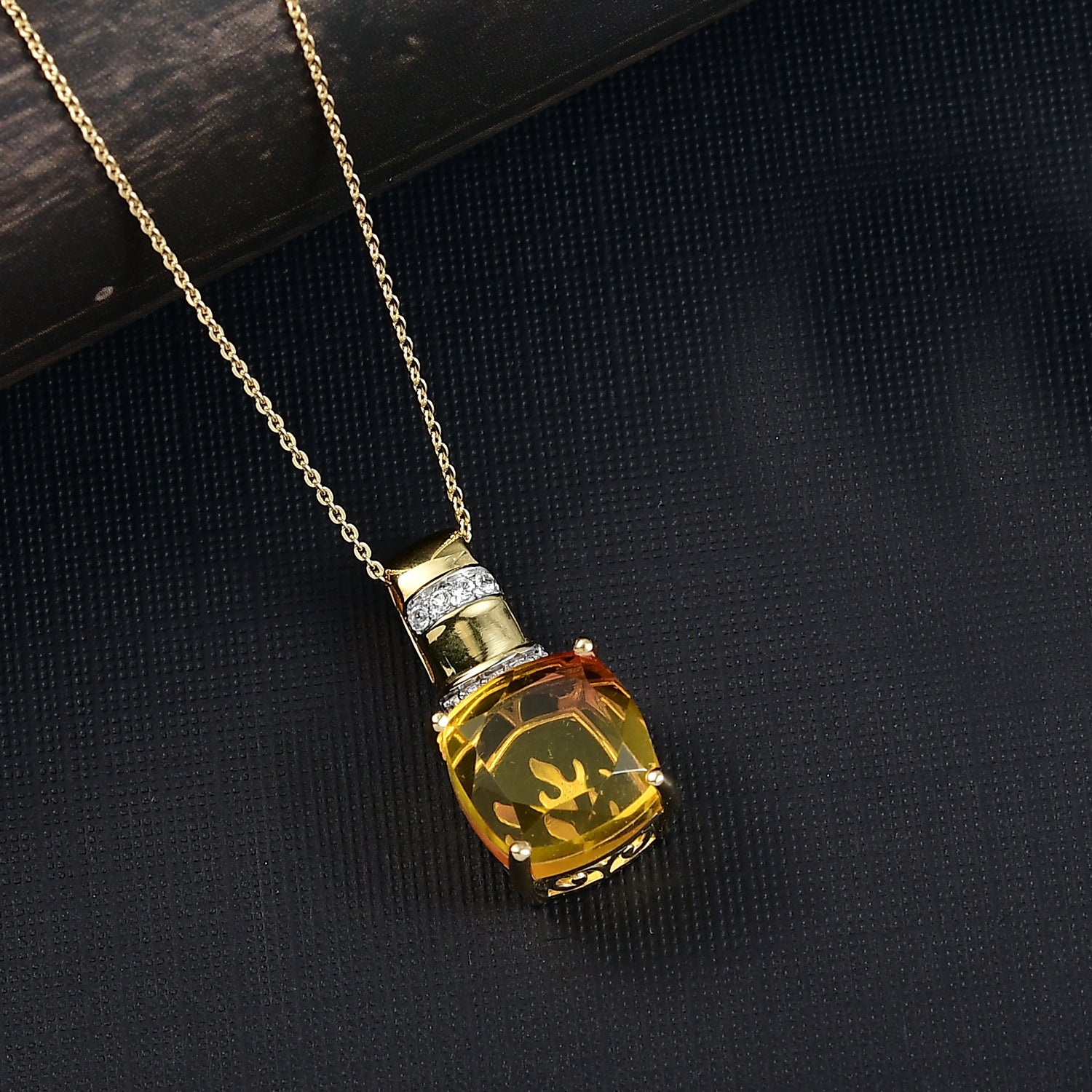 D'Joy - Feuerlinien-Design Sphaleros Quarz-Triplette, Weißer Zirkon Anhänger mit Kette, ca. 45 cm 925 Silber Gelbgold Vermeil ca. 8.94 ct