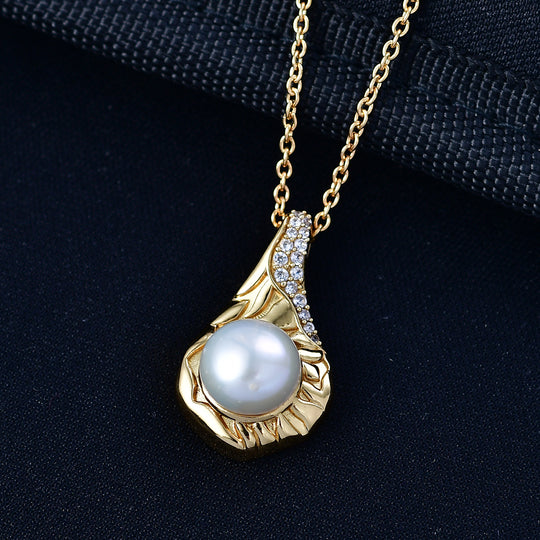 EVER TRUE Süßwasser Perle (9-9.5 mm), Weißer Zirkon Anhänger, goldfarbenes nickelfreies Messing, 316L Edelstahlkette 50 cm
