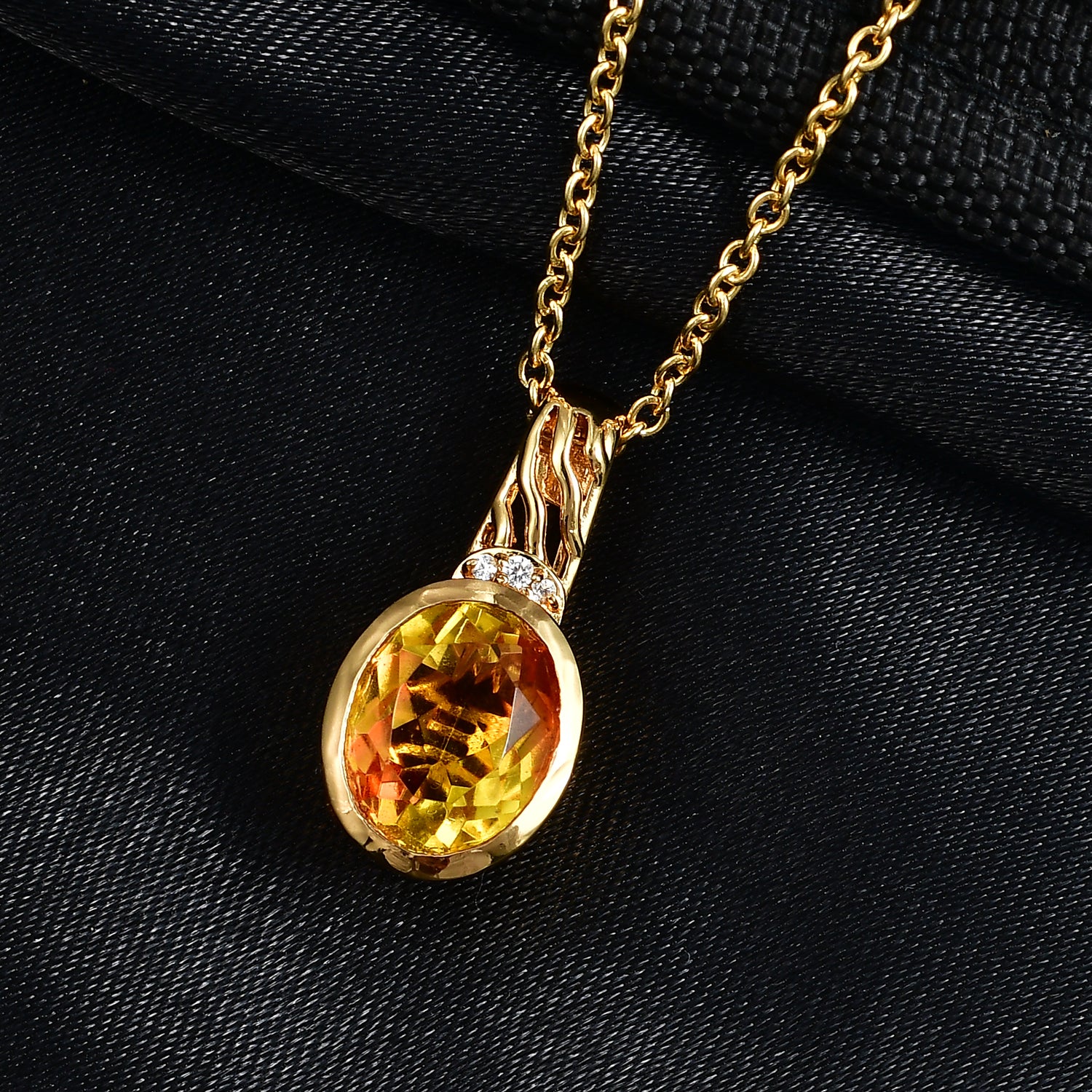 EVER TRUE Feuerflammen-Design - Sphaleros Quarz-Triplette, Weißer Zirkon Anhänger, goldfarbenes nickelfreies Messing, 316L Edelstahlkette 50 cm, ca. 3.19 ct