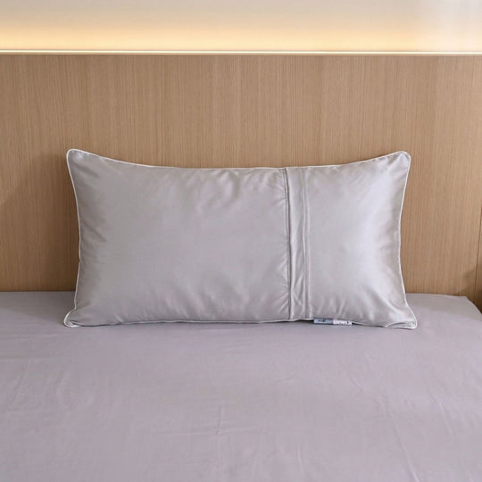 SERENITY NIGHT High-Tech Cooling-Steppdecken-Set mit edler, temperaturregulierender Maulbeeren-Seiden-Füllung und MOP Knöpfe, 135x200 - 40x80 cm, Pfau, Silber