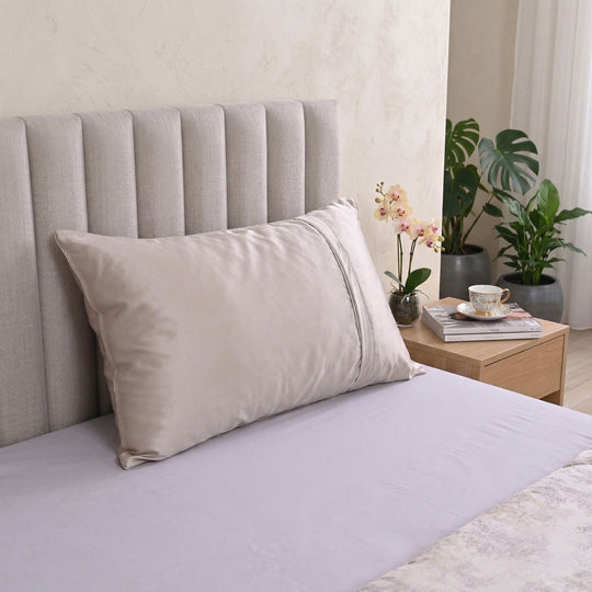 SERENITY NIGHT High-Tech Cooling-Steppdecken-Set mit edler, temperaturregulierender Maulbeeren-Seiden-Füllung und MOP Knöpfe, 135x200 - 40x80 cm, Gold