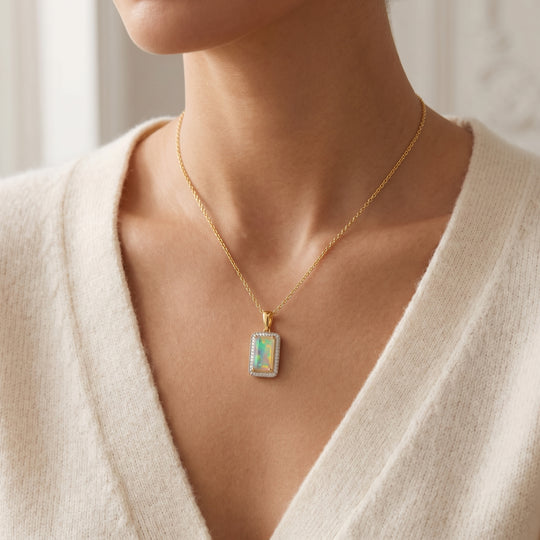 D'Joy AAA Natürlicher, äthiopischer Welo Opal, Weißer Diamant Anhänger mit Kette, ca. 50 cm 925 Silber 750 Gelbgold vermeil ca. 2.08 ct