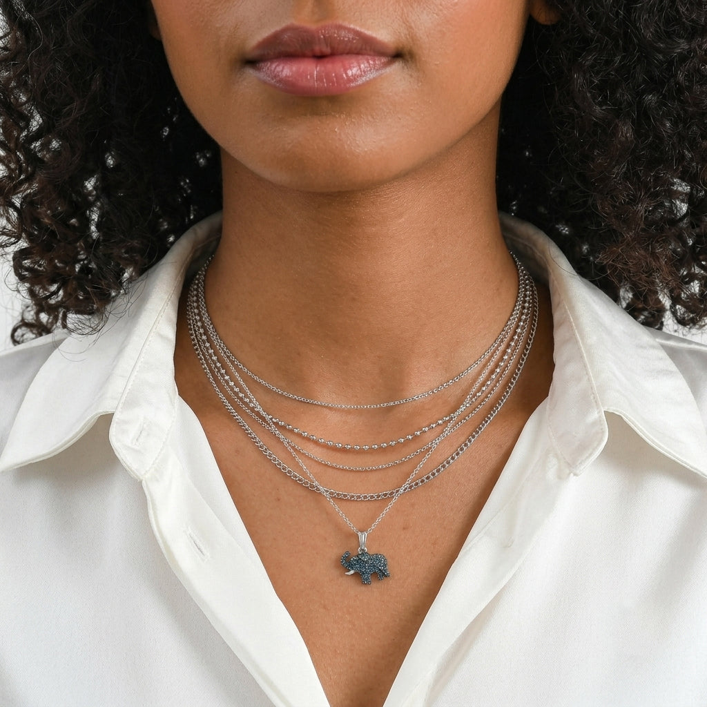 D'Joy blauer und weißer Diamant Elefant Anhänger mit 50cm Kette, 925 Silber rhodiniert - 0,36 ct.