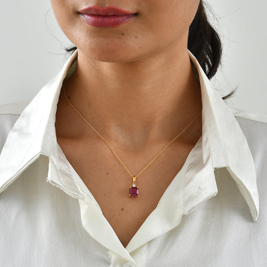 D'Joy Niassa Rubin und Moissanit Anhänger mit 50cm Kette, 925 Silber 750 Gelbgold Vermeil - 3,50 ct.