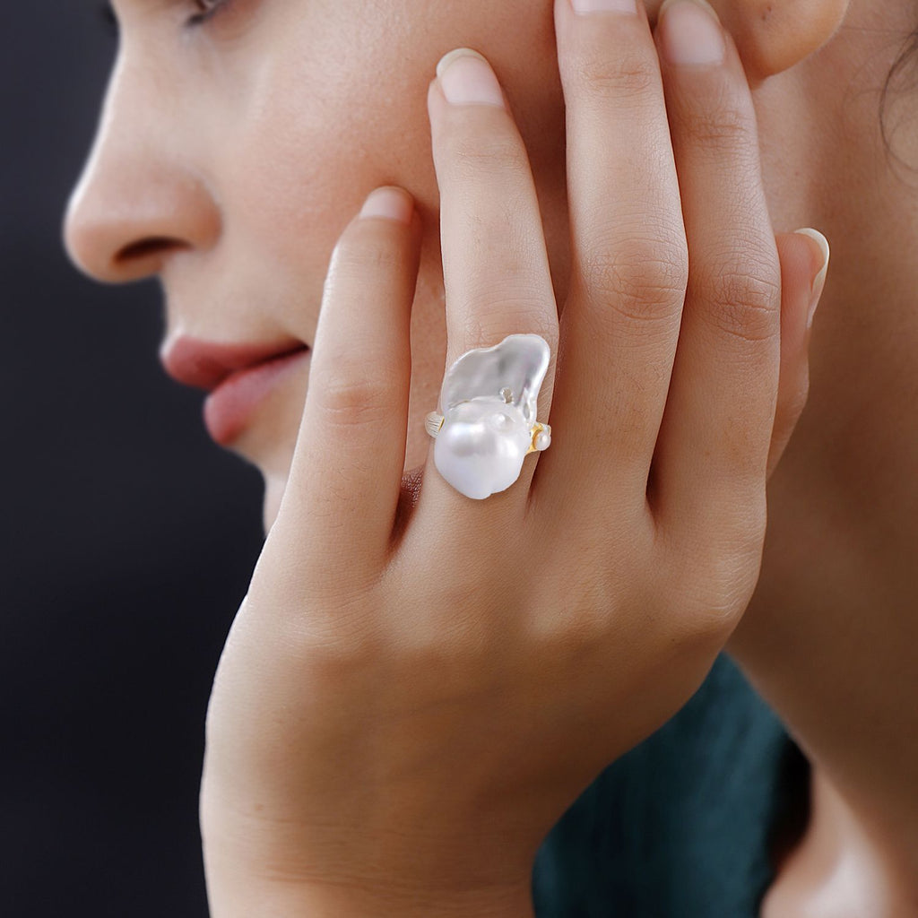 Weißer Barockperlen und weißer Süßwasserperlen Ring und Ohrringe