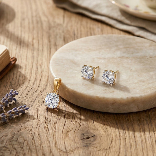 LUXURIANT DIAMOND- SGL zertifizierter VS-EF Labor Diamant Anhänger und Ohrringe in 375 Gelbgold