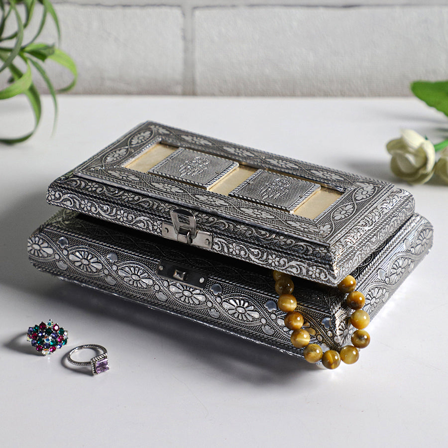 Handgefertigte Aufbewahrungsbox aus Teakholz mit Aluminiumfinish, Antik-Stil, Silber