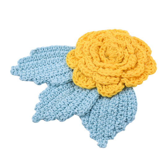 Handgefertigte Brosche mit Häkelarbeit Blumen und Blätter Design, Gelb