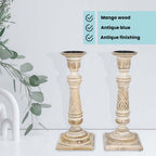 Set aus 2 antiken geschnitzten Holzkerzenhaltern mit quadratischem Ständer, 38cm, Beige