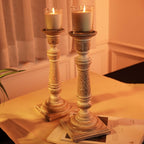 Set aus 2 antiken geschnitzten Holzkerzenhaltern mit quadratischem Ständer, 38cm, Beige
