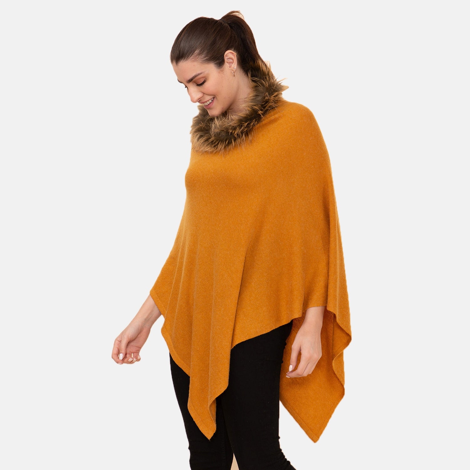 LA MAREY - Kaschmir Poncho mit Kunstfell Bordüre, Senfgelb