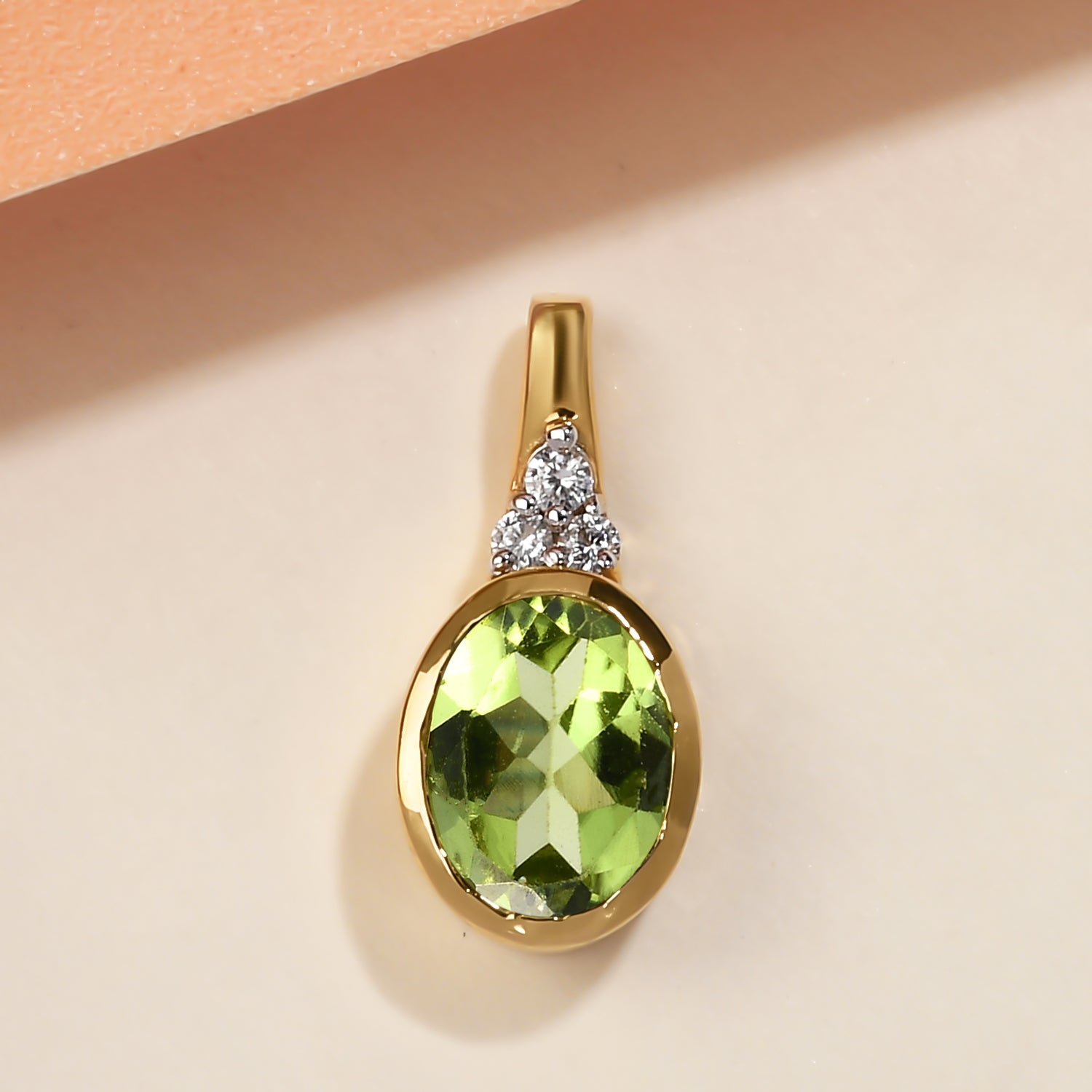 Natürlicher Peridot und weißer Zirkon-Anhänger, 925 Silber vergoldet ca. 1,86 ct